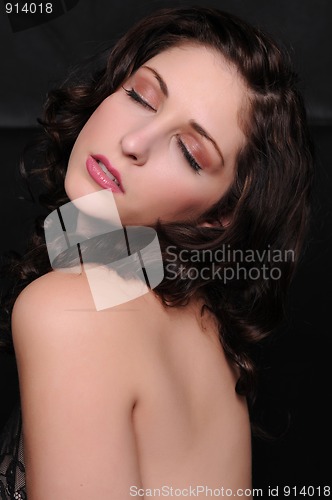 Image of Brunette