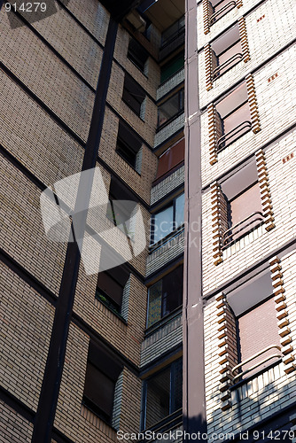 Image of ocher skyscraper