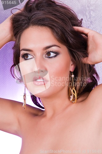 Image of Brunette