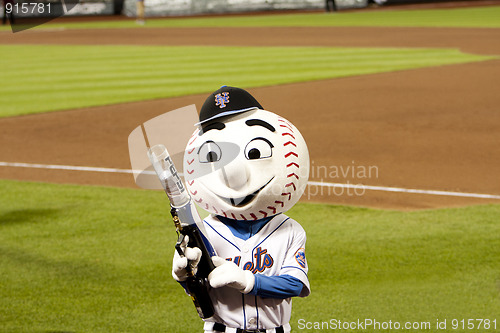 Image of Mr. Mets with T-Shirt gun