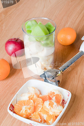 Image of Preparing smoothie