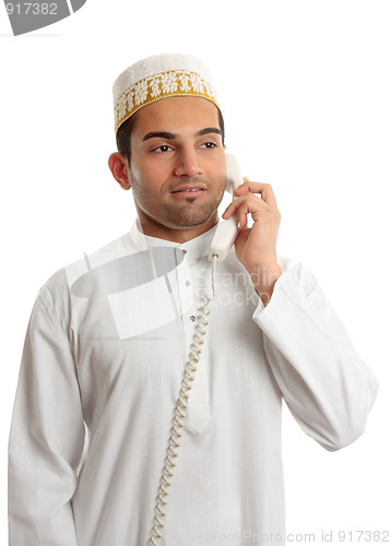 Image of Arab man wearing white robe and topi