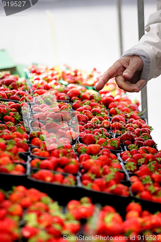 Image of Buying strawberries