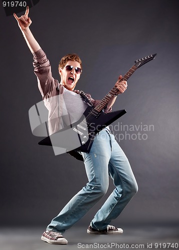 Image of guitarist in sunglasses