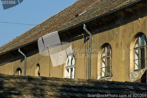 Image of One house, many windows