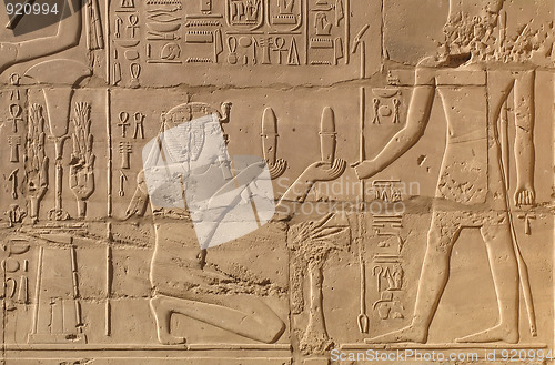 Image of Egyptian script on the stone in Luxor