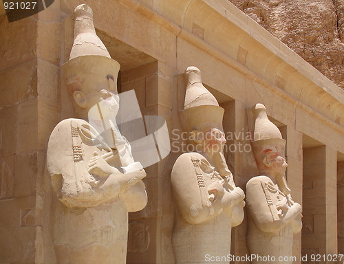 Image of Ancient statues at Hatschepsut temple