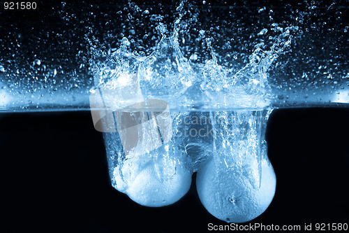 Image of lemon and water