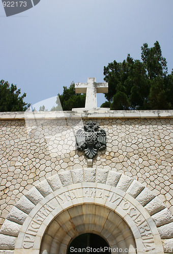 Image of Mausoleum on Vido