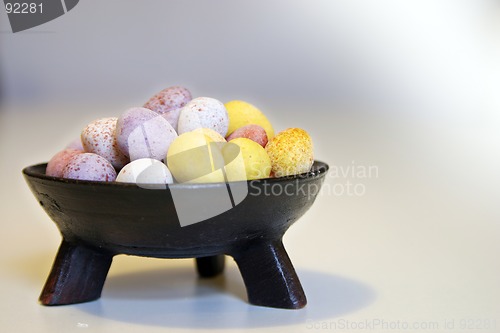 Image of Mini candy chocolate eggs in a decorative tripod dish