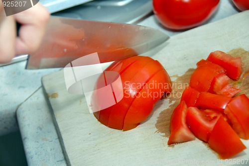 Image of Cutting tomato