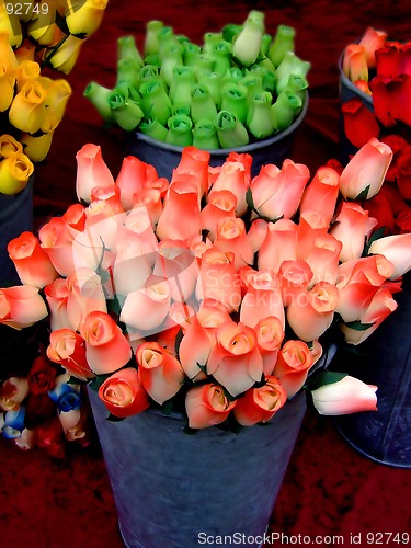 Image of Orange and green roses