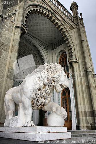 Image of Marble lion by the entrance to Vorontsovsky palace