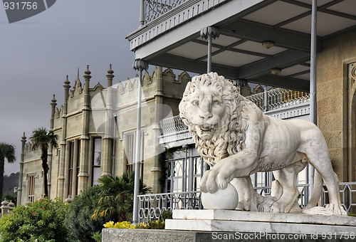 Image of Marble lion by the Vorontsovsky palace