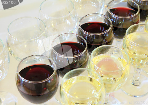 Image of glasses with wine