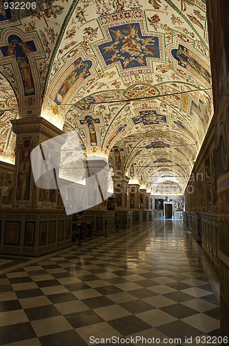 Image of A view into one of the many beautiful rooms in the Vatican museu