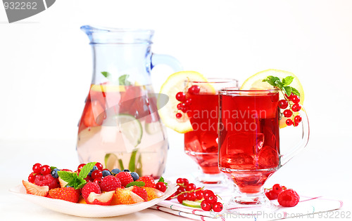 Image of Refreshing summer ice tea with fresh fruits