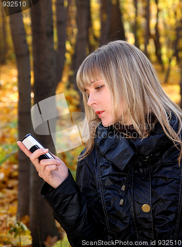 Image of girl messaging with phone