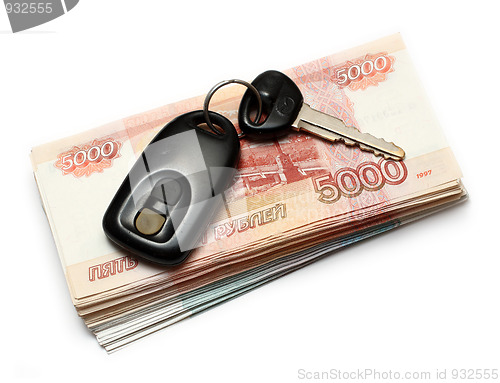 Image of keys of second-hand car and money