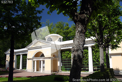 Image of pavilion in Pavlovsk park