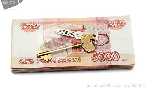 Image of keys of dwelling on money stack