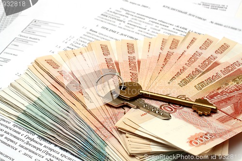 Image of keys and money on credit contract