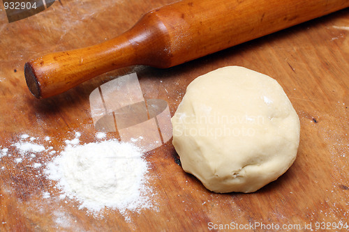 Image of rolling-pin with pastry