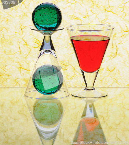 Image of Wineglasses with green sheres