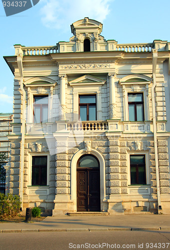 Image of front of old ornate house