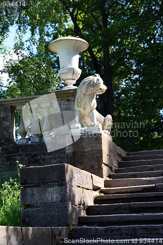 Image of lion sculpture on stairs