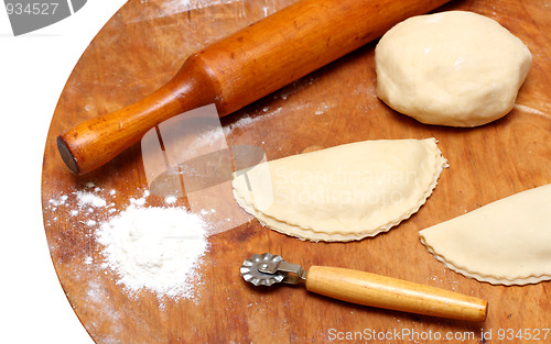 Image of rolling-pin with patty and pastry