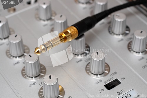 Image of gold plug on dj music mixer