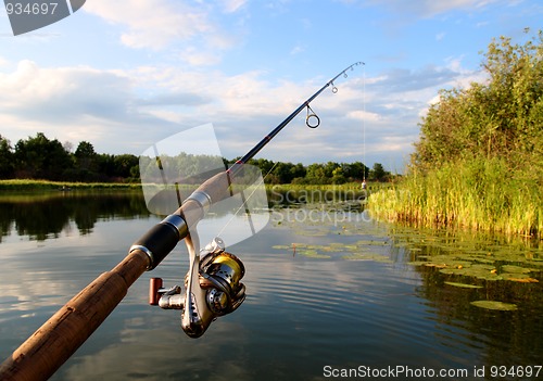 Image of spinning and lake