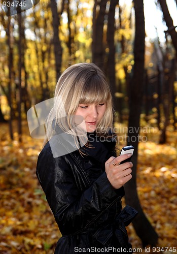 Image of girl messaging with phone