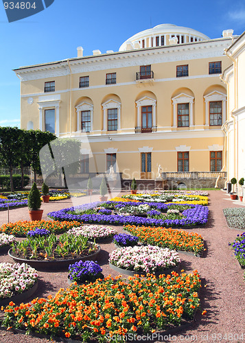 Image of view on palace in Pavlovsk park