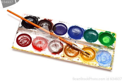 Image of set of water-colour paints and brush