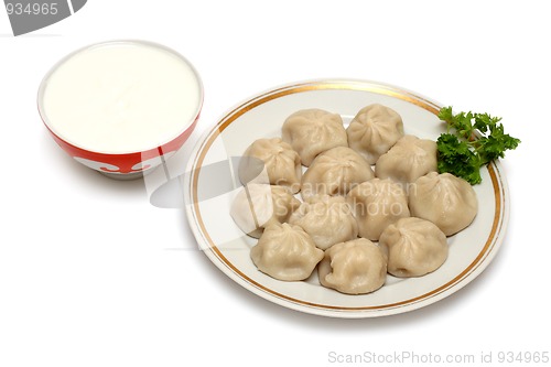 Image of russian ravioli (pelmeni) with sour cream