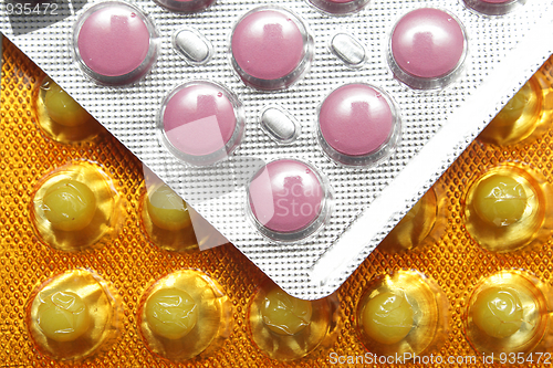 Image of Pink and yellow pills in packs