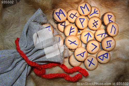 Image of Runes with pouch