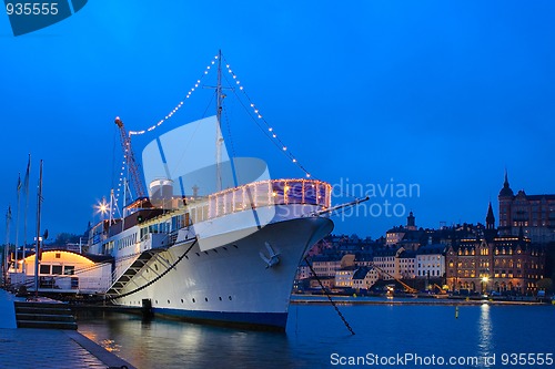 Image of Boat in harbor