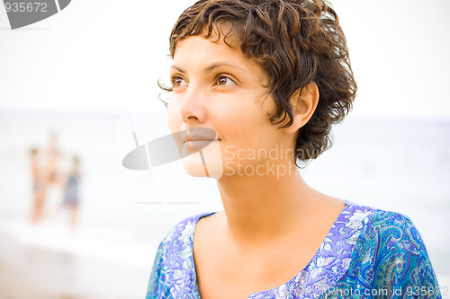 Image of attractive brunet woman