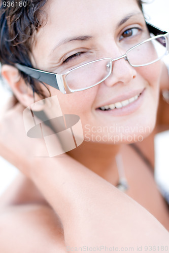 Image of attractive brunet woman