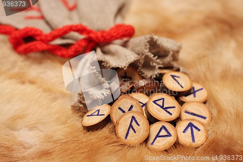 Image of Runes with pouch