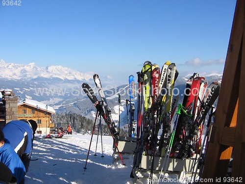 Image of Skiing in a nice day