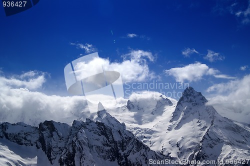 Image of Mountains in cloud