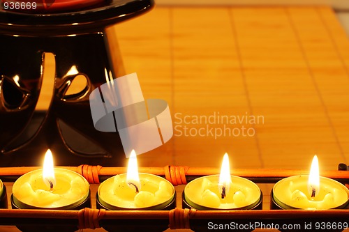 Image of Candles and aromatherapy lamp 