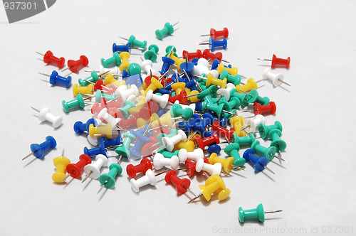 Image of Office push-pins.