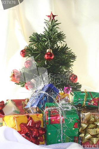 Image of Christmas tree with gifts