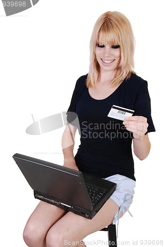 Image of Girl buying over the internet.