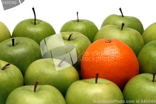 Image of different concepts - orange between apples